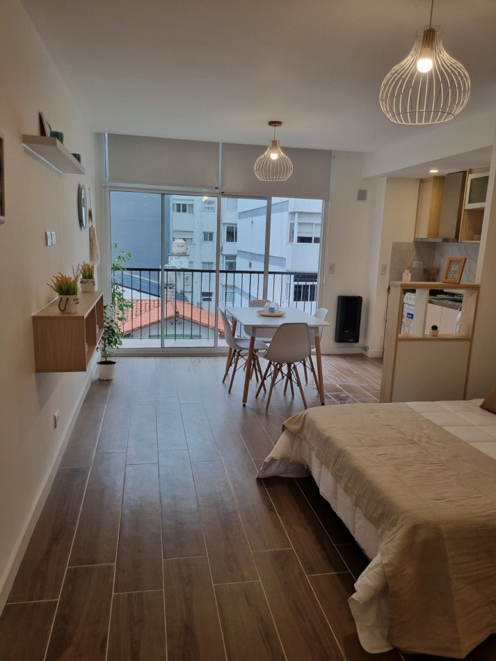 VENTA - DEPARTAMENTO UN AMBIENTE - FRENTE - BALCON