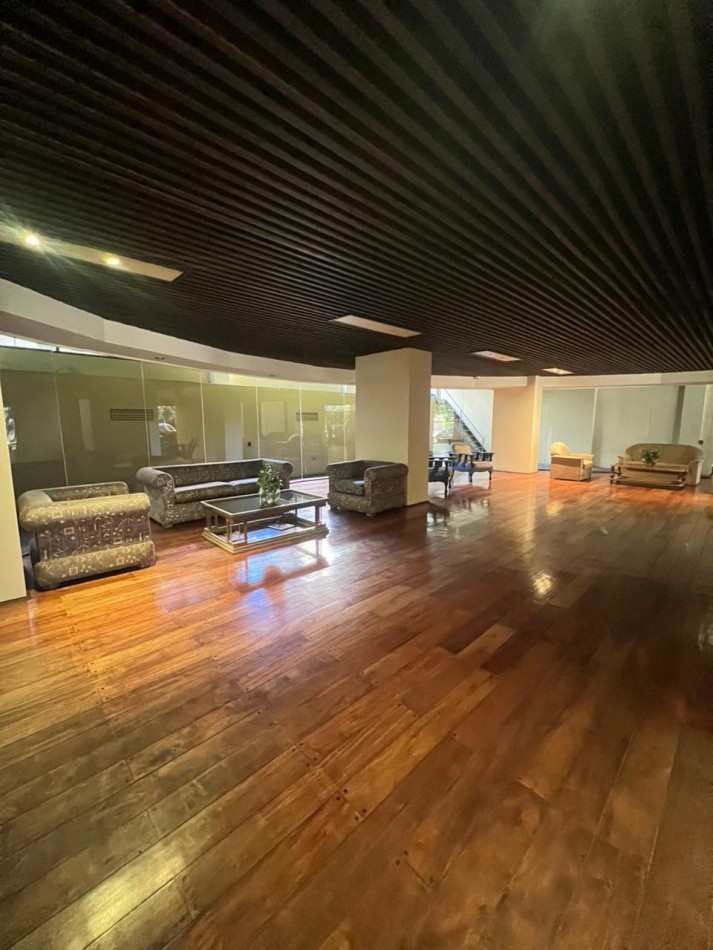 VENTA - SEMIPISO 5 AMBIENTES - DOS COCHERAS - CENTRO