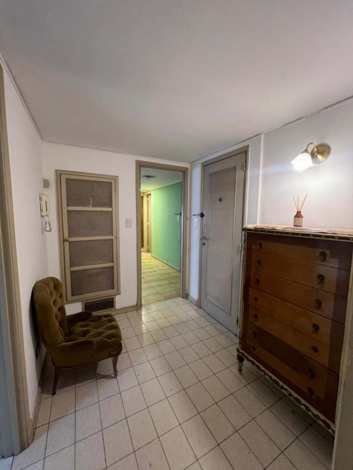 VENTA - SEMIPISO 5 AMBIENTES - DOS COCHERAS - CENTRO