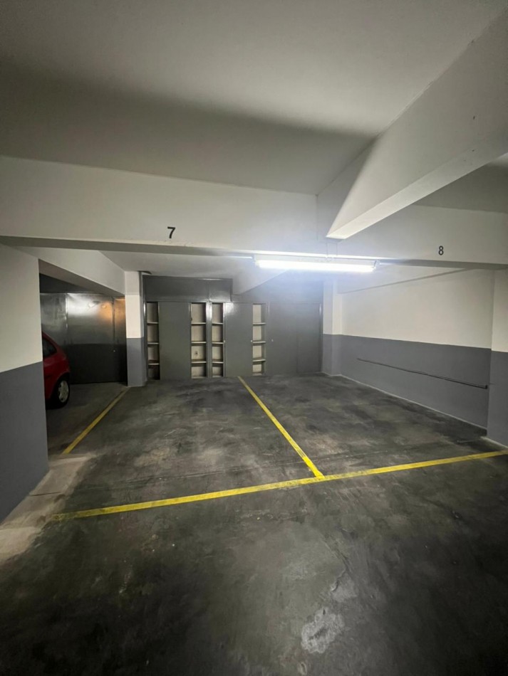 VENTA - SEMIPISO 5 AMBIENTES - DOS COCHERAS - CENTRO