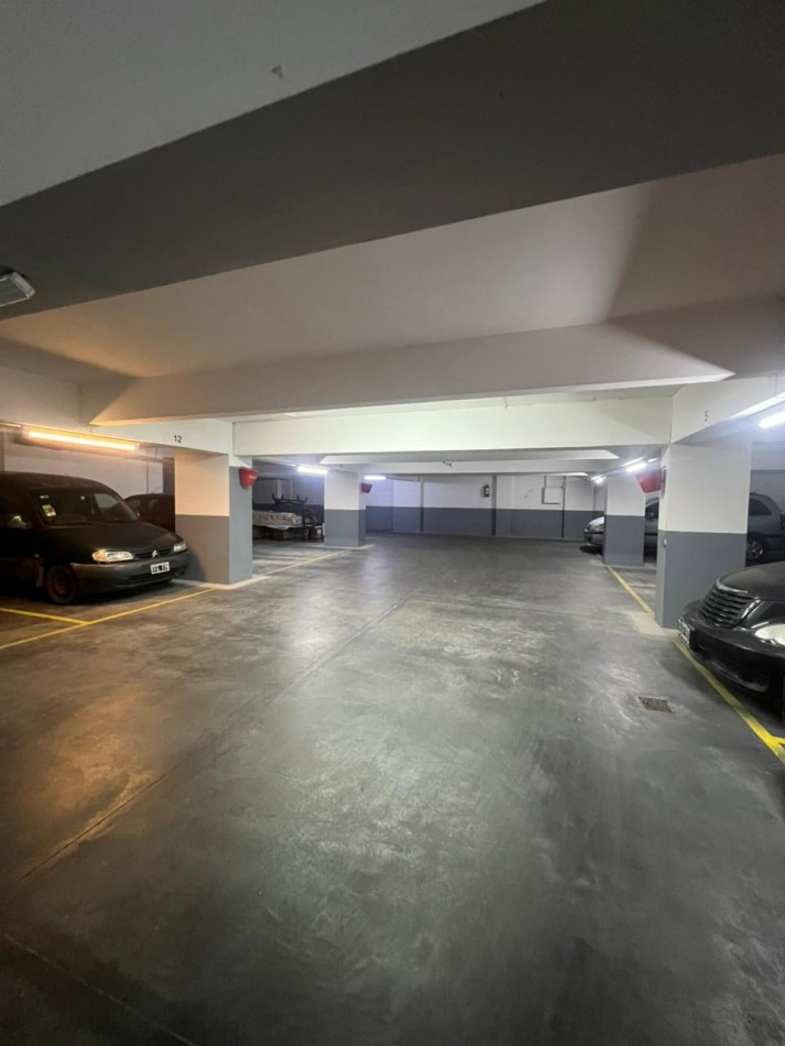 VENTA - SEMIPISO 5 AMBIENTES - DOS COCHERAS - CENTRO