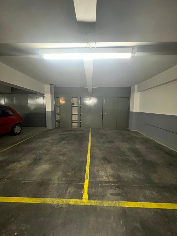 VENTA - SEMIPISO 5 AMBIENTES - DOS COCHERAS - CENTRO