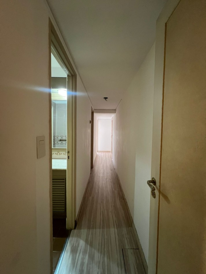 VENTA - SEMIPISO 5 AMBIENTES - DOS COCHERAS - CENTRO