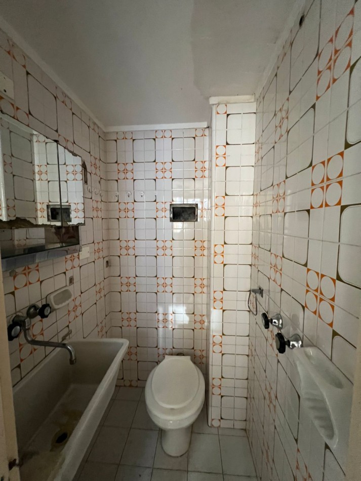 VENTA - SEMIPISO 5 AMBIENTES - DOS COCHERAS - CENTRO