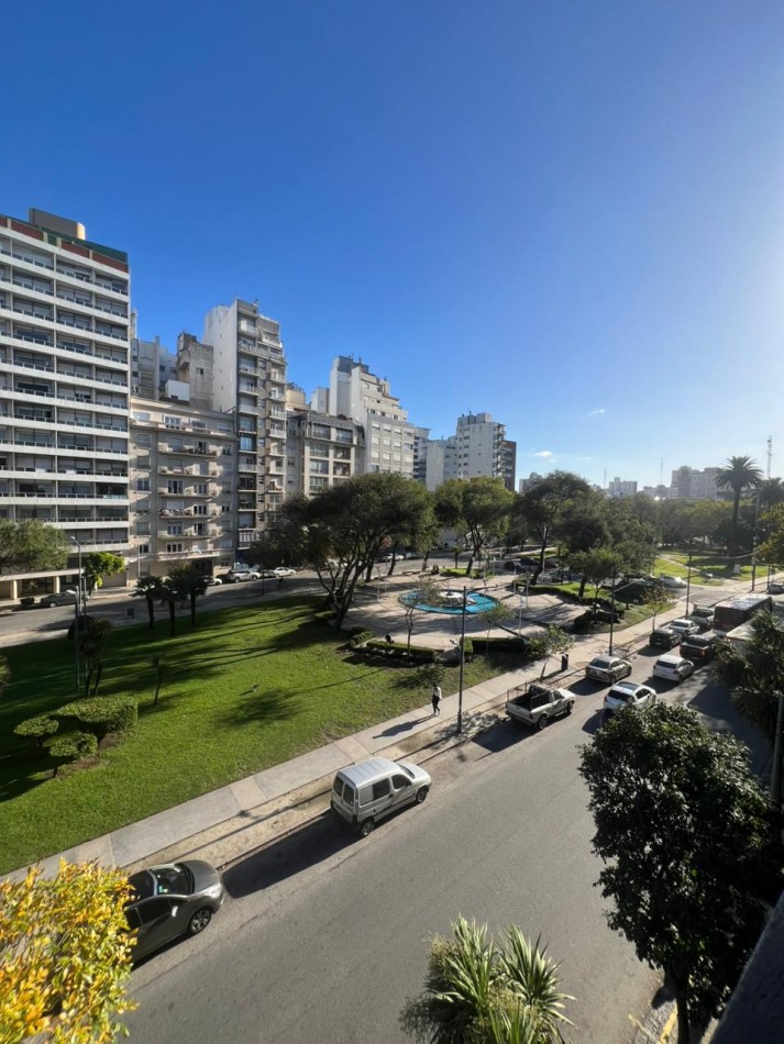 VENTA - SEMIPISO 5 AMBIENTES - DOS COCHERAS - CENTRO