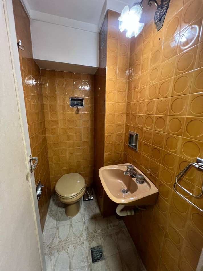 VENTA - SEMIPISO 5 AMBIENTES - DOS COCHERAS - CENTRO