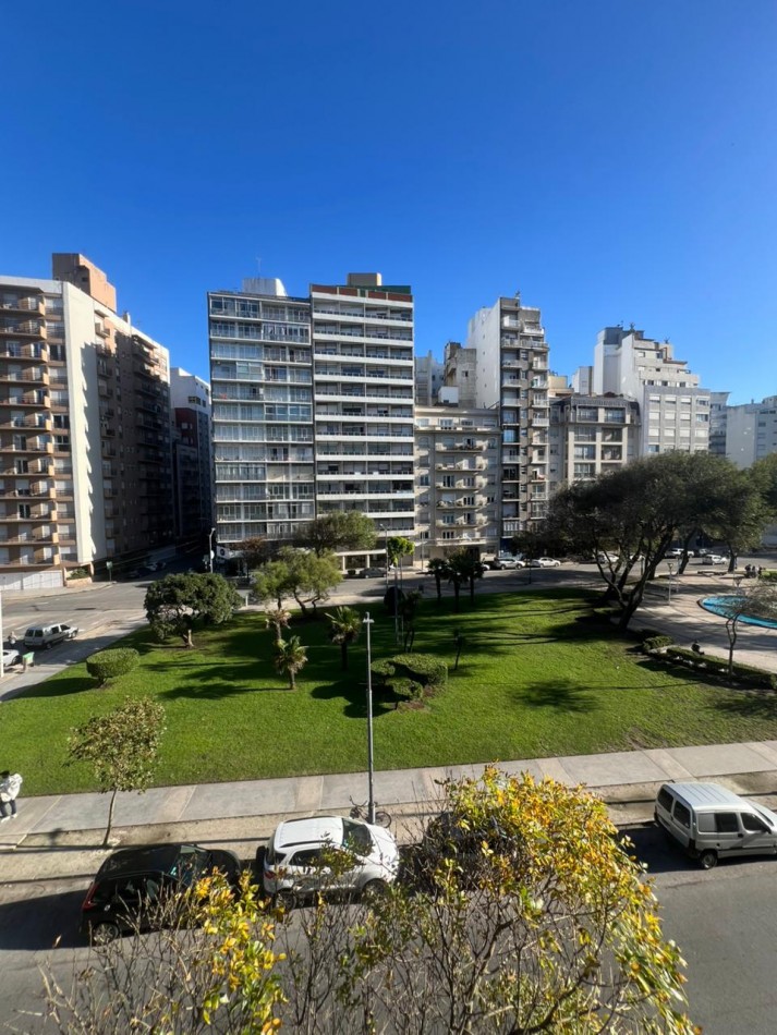 VENTA - SEMIPISO 5 AMBIENTES - DOS COCHERAS - CENTRO