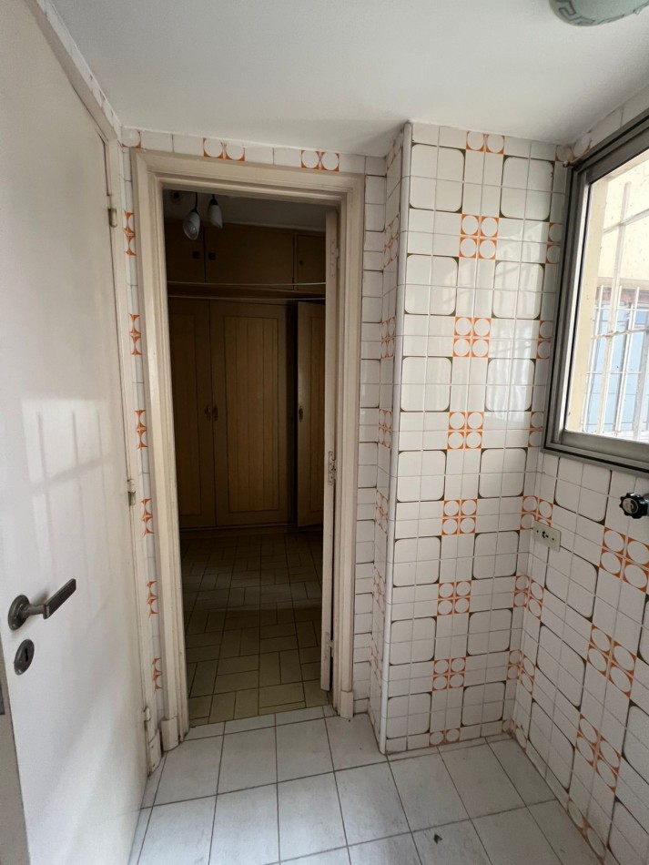 VENTA - SEMIPISO 5 AMBIENTES - DOS COCHERAS - CENTRO