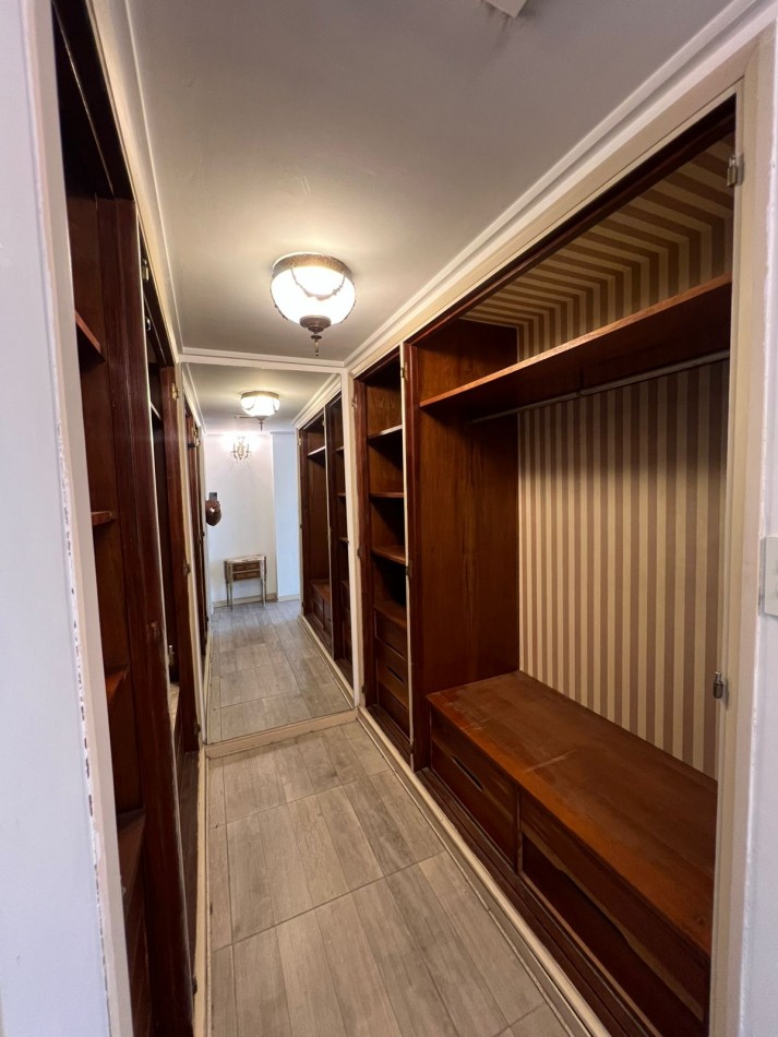 VENTA - SEMIPISO 5 AMBIENTES - DOS COCHERAS - CENTRO