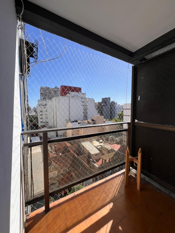 VENTA - DEPTO UN AMBIENTE - FRENTE - BALCON