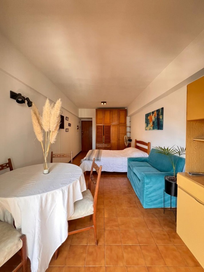 VENTA - DEPTO UN AMBIENTE - FRENTE - BALCON