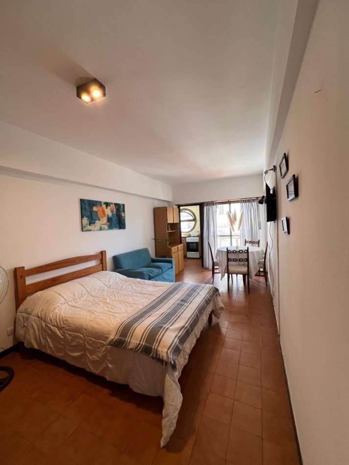 VENTA - DEPTO UN AMBIENTE - FRENTE - BALCON