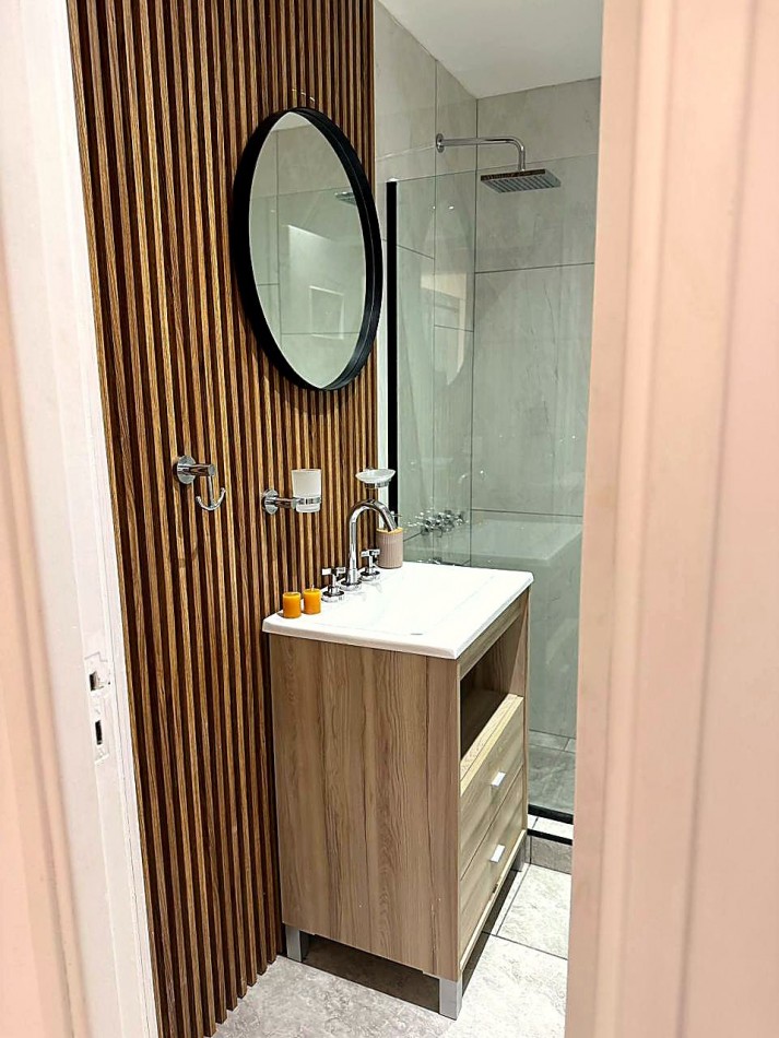 VENTA - DEPTO TRES AMBIENTES - FRENTE - BALCON