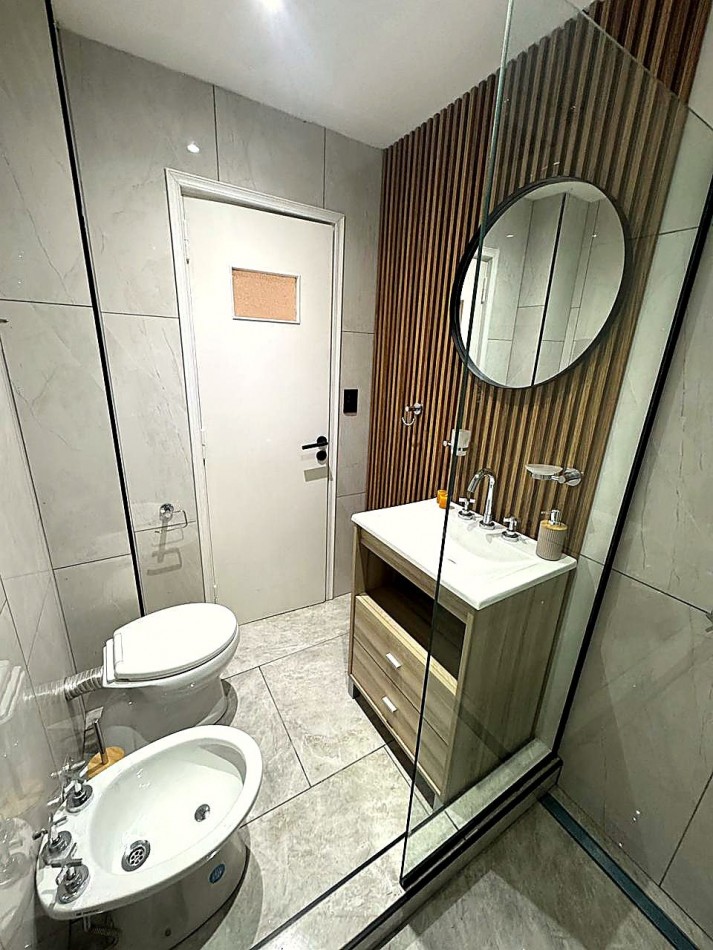 VENTA - DEPTO TRES AMBIENTES - FRENTE - BALCON