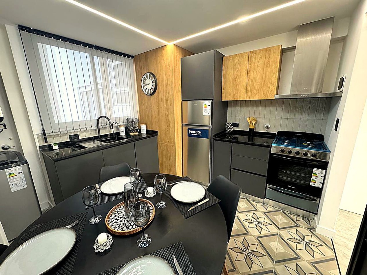 VENTA - DEPTO TRES AMBIENTES - FRENTE - BALCON