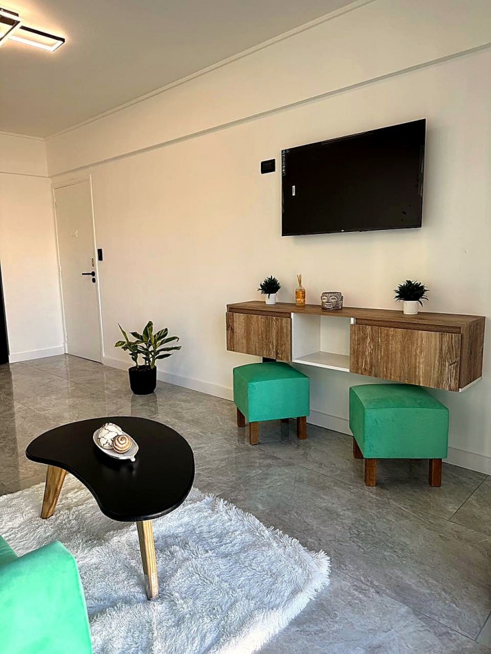 VENTA - DEPTO TRES AMBIENTES - FRENTE - BALCON