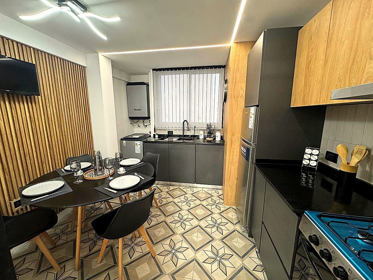 VENTA - DEPTO TRES AMBIENTES - FRENTE - BALCON