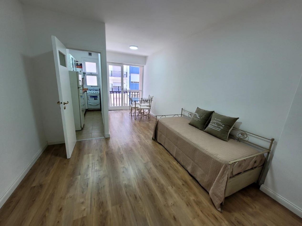 VENTA - DEPTO UN AMBIENTE - FRENTE - BALCON