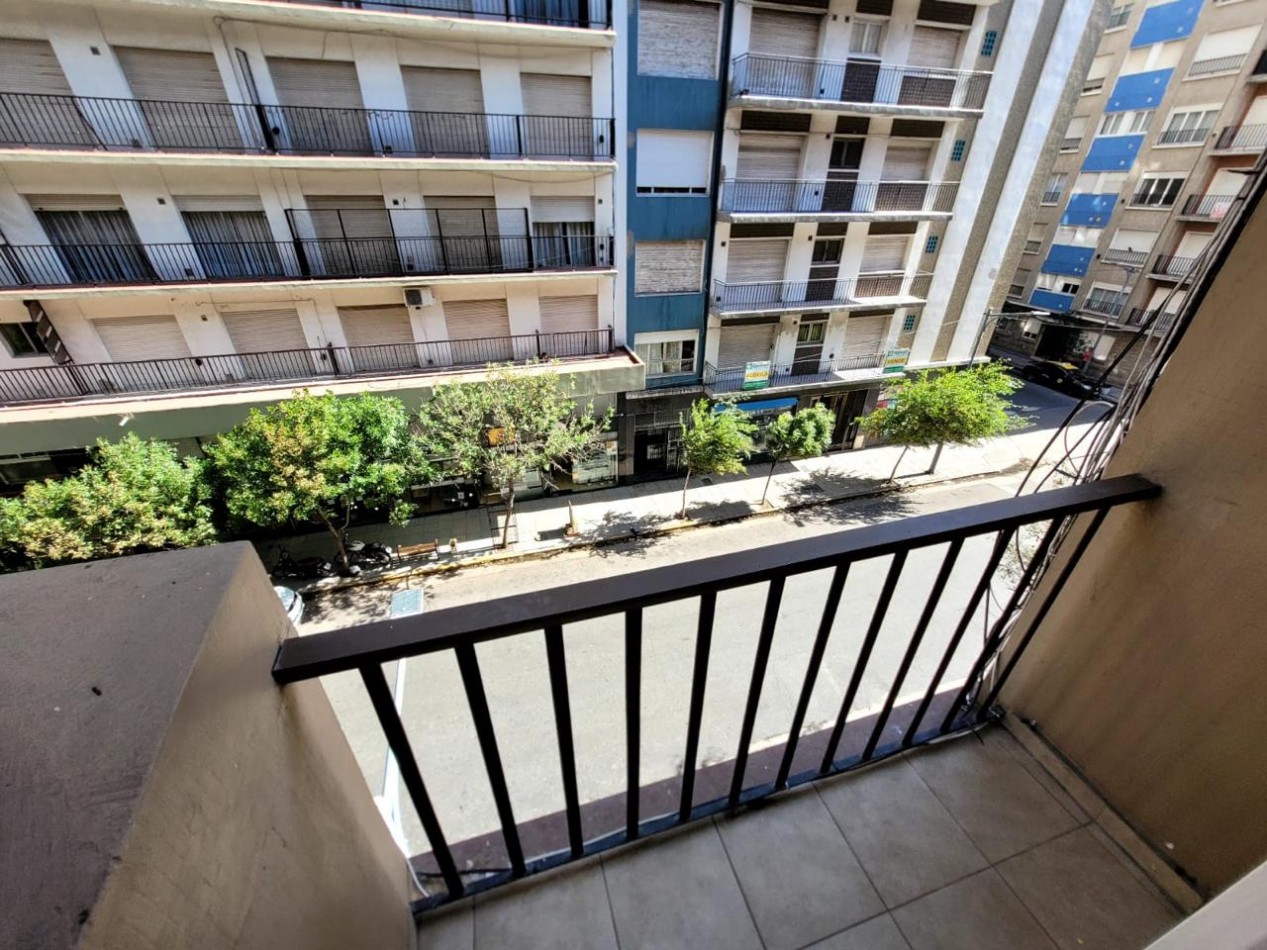 VENTA - DEPTO UN AMBIENTE - FRENTE - BALCON