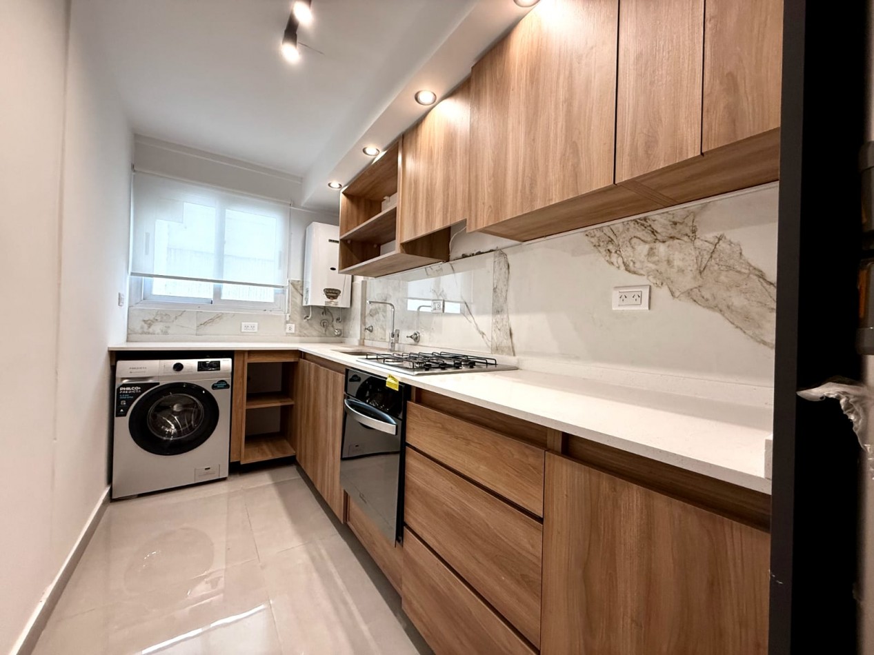 EN VENTA DEPARTAMENTO DE 3 AMBIENTES A LA CALLE CON BALCON