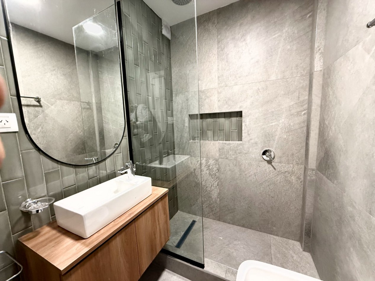 EN VENTA DEPARTAMENTO DE 3 AMBIENTES A LA CALLE CON BALCON