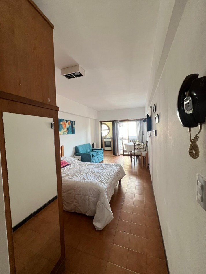 VENTA - DEPTO UN AMBIENTE - FRENTE - BALCON