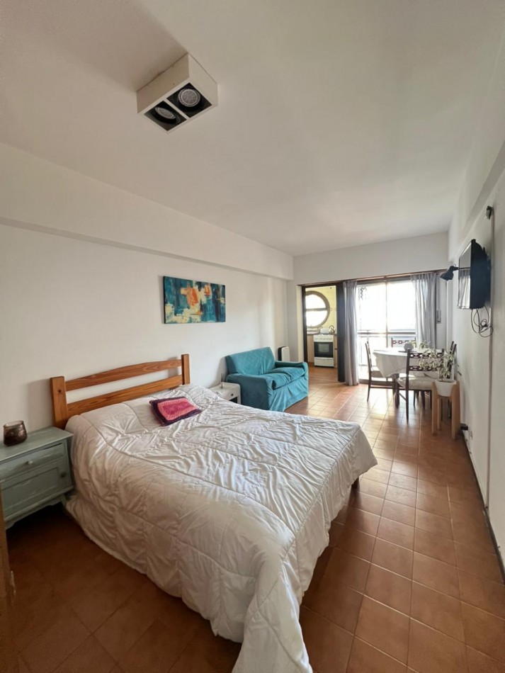 VENTA - DEPTO UN AMBIENTE - FRENTE - BALCON
