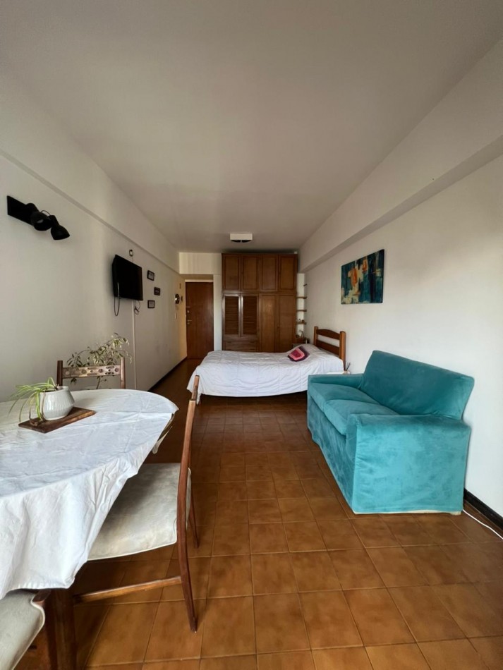 VENTA - DEPTO UN AMBIENTE - FRENTE - BALCON