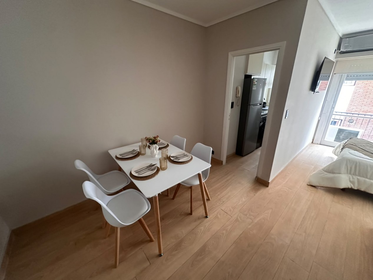 VENTA - AMBIENTE Y MEDIO - BALCON