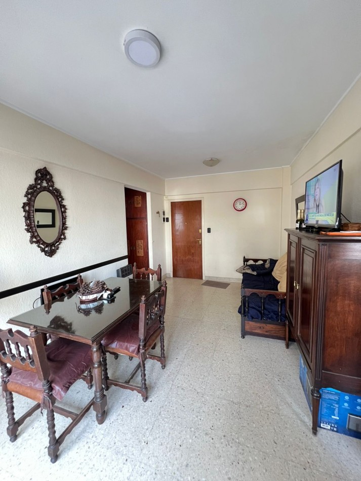 VENTA - DEPTO DOS AMBIENTES - FRENTE - BALCON 