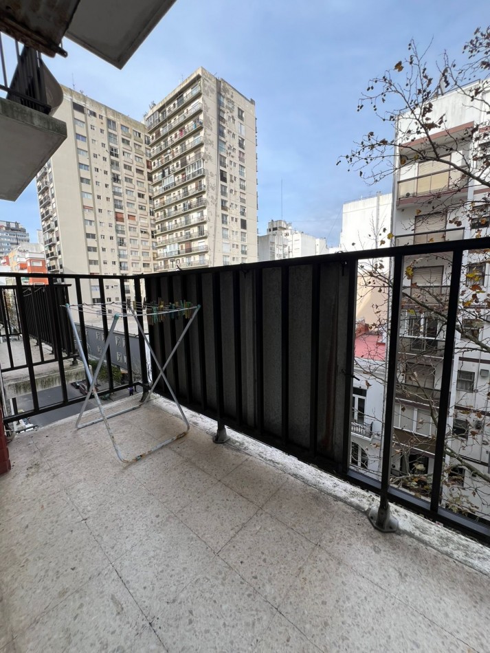 VENTA - DEPTO DOS AMBIENTES - FRENTE - BALCON 
