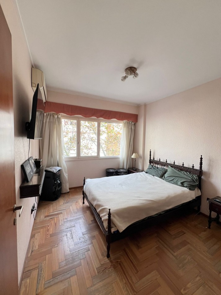 VENTA - DEPTO DOS AMBIENTES - FRENTE - BALCON 