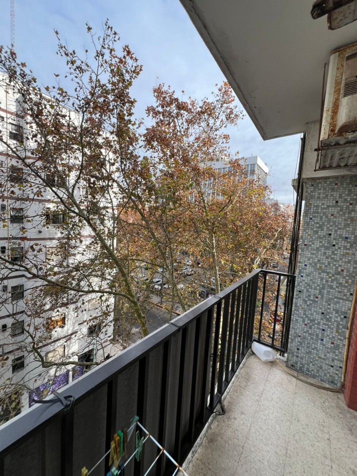 VENTA - DEPTO DOS AMBIENTES - FRENTE - BALCON 