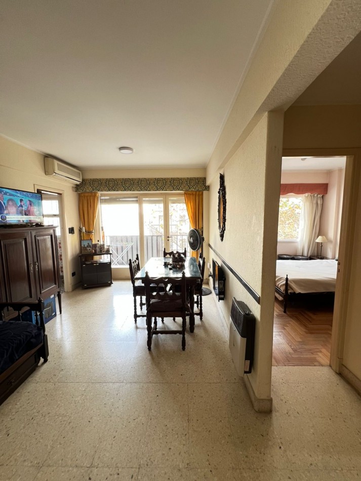 VENTA - DEPTO DOS AMBIENTES - FRENTE - BALCON 