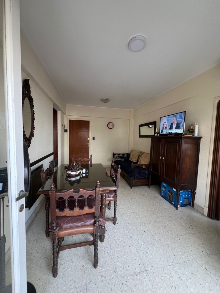 VENTA - DEPTO DOS AMBIENTES - FRENTE - BALCON 