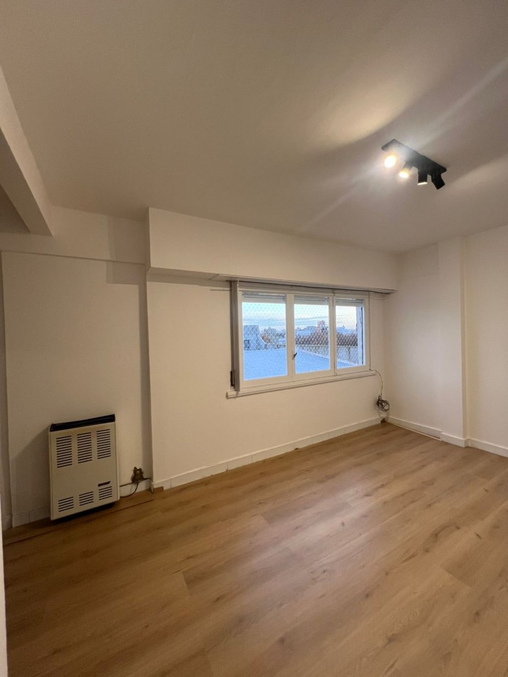 VENTA - DEPTO TRES AMBIENTES EN SEMIPISO - CONTRAFRENTE ABIERTO