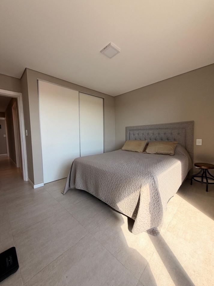 VENTA - DEPTO TRES AMBIENTES - VISTA AL MAR - BALCON - COCHERA 