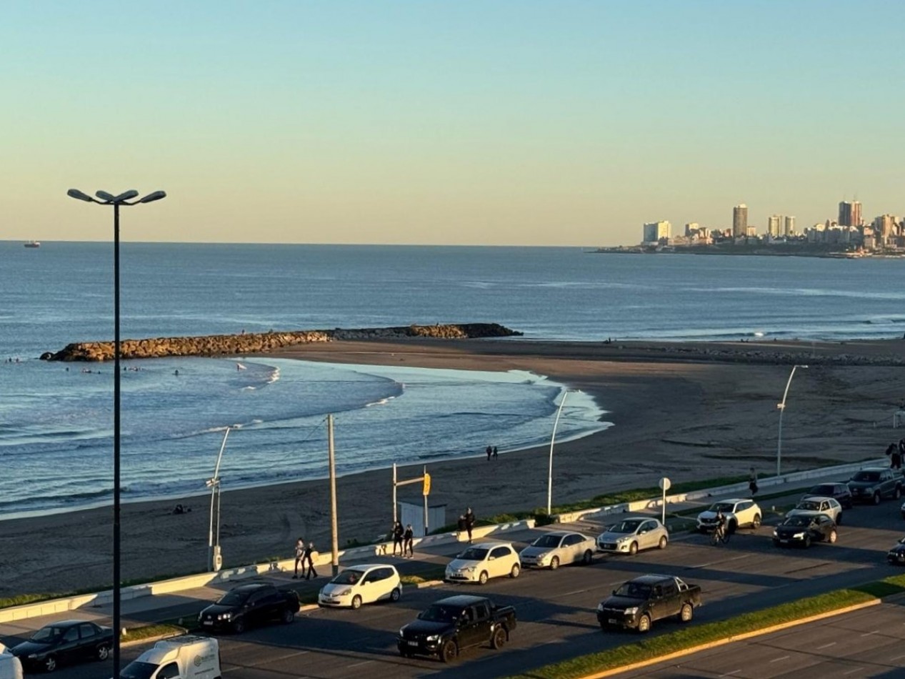 VENTA - DEPTO TRES AMBIENTES - VISTA AL MAR - BALCON - COCHERA 