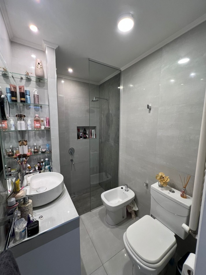 EN VENTA DUPLEX 3 AMBIENTES CON PATIO Y COCHERA