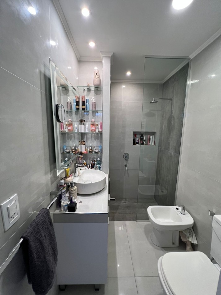 EN VENTA DUPLEX 3 AMBIENTES CON PATIO Y COCHERA