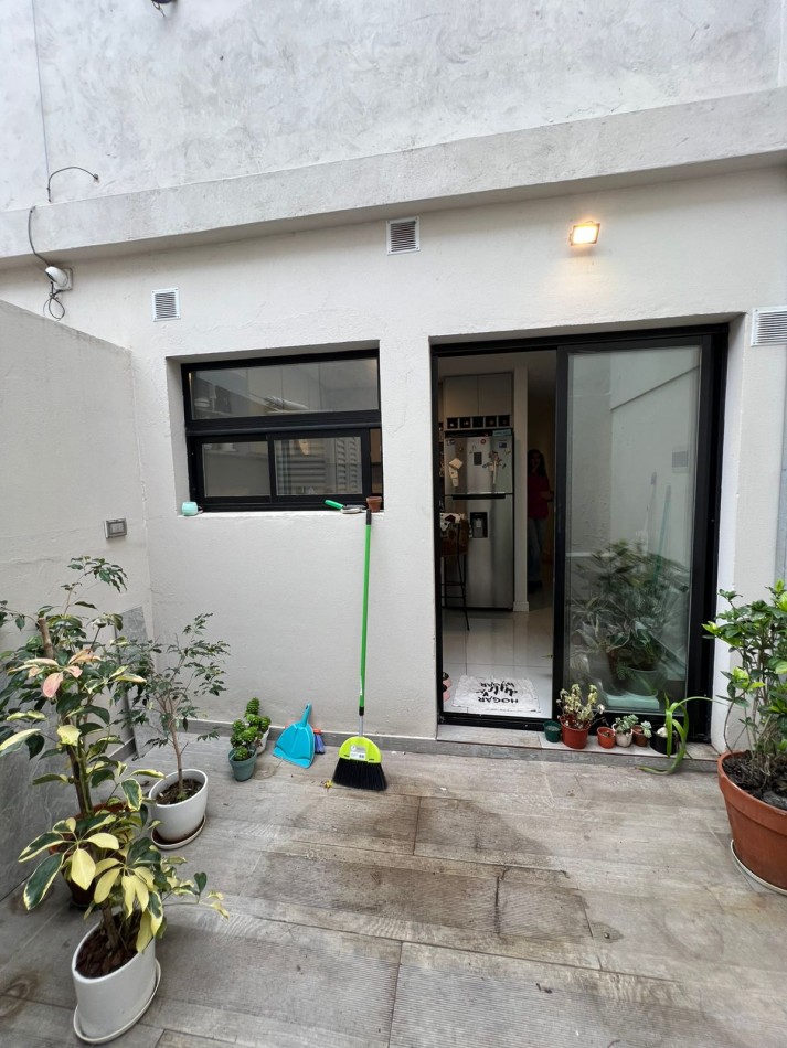 EN VENTA DUPLEX 3 AMBIENTES CON PATIO Y COCHERA