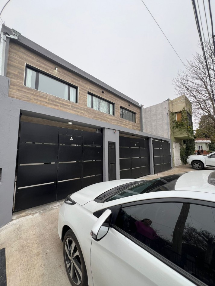 EN VENTA DUPLEX 3 AMBIENTES CON PATIO Y COCHERA