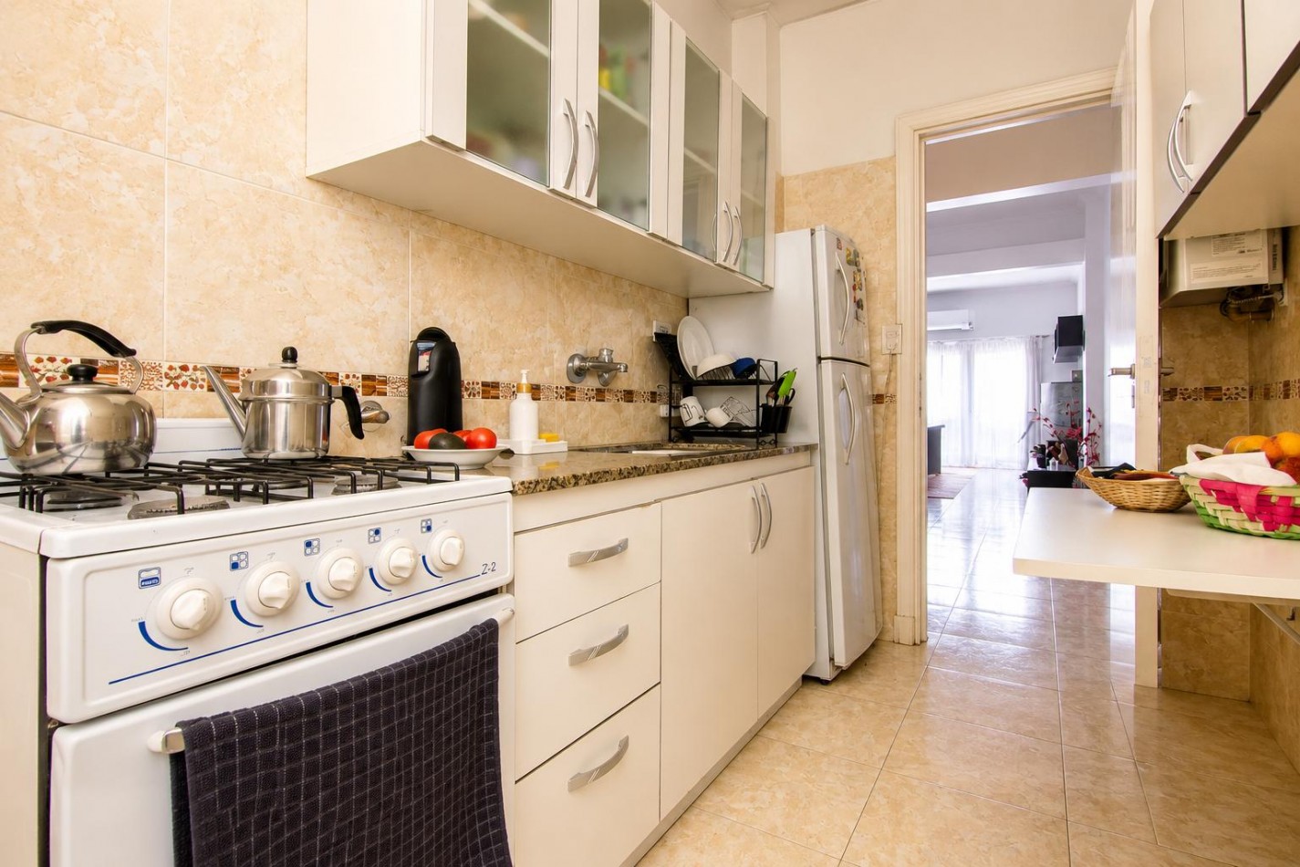 VENTA DEPTO 3 AMBIENTES CON DEPENDENCIA A LA CALLE.