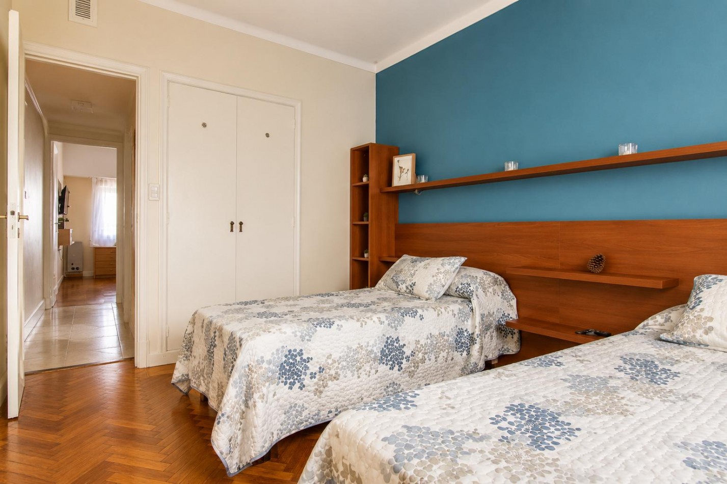 VENTA DEPTO 3 AMBIENTES CON DEPENDENCIA A LA CALLE.