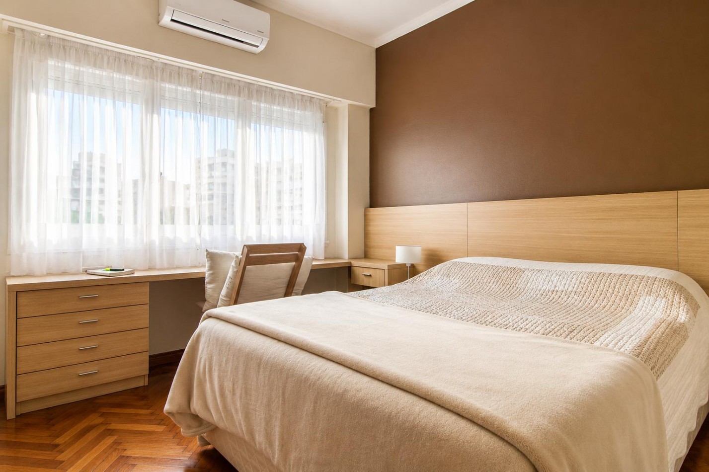 VENTA DEPTO 3 AMBIENTES CON DEPENDENCIA A LA CALLE.
