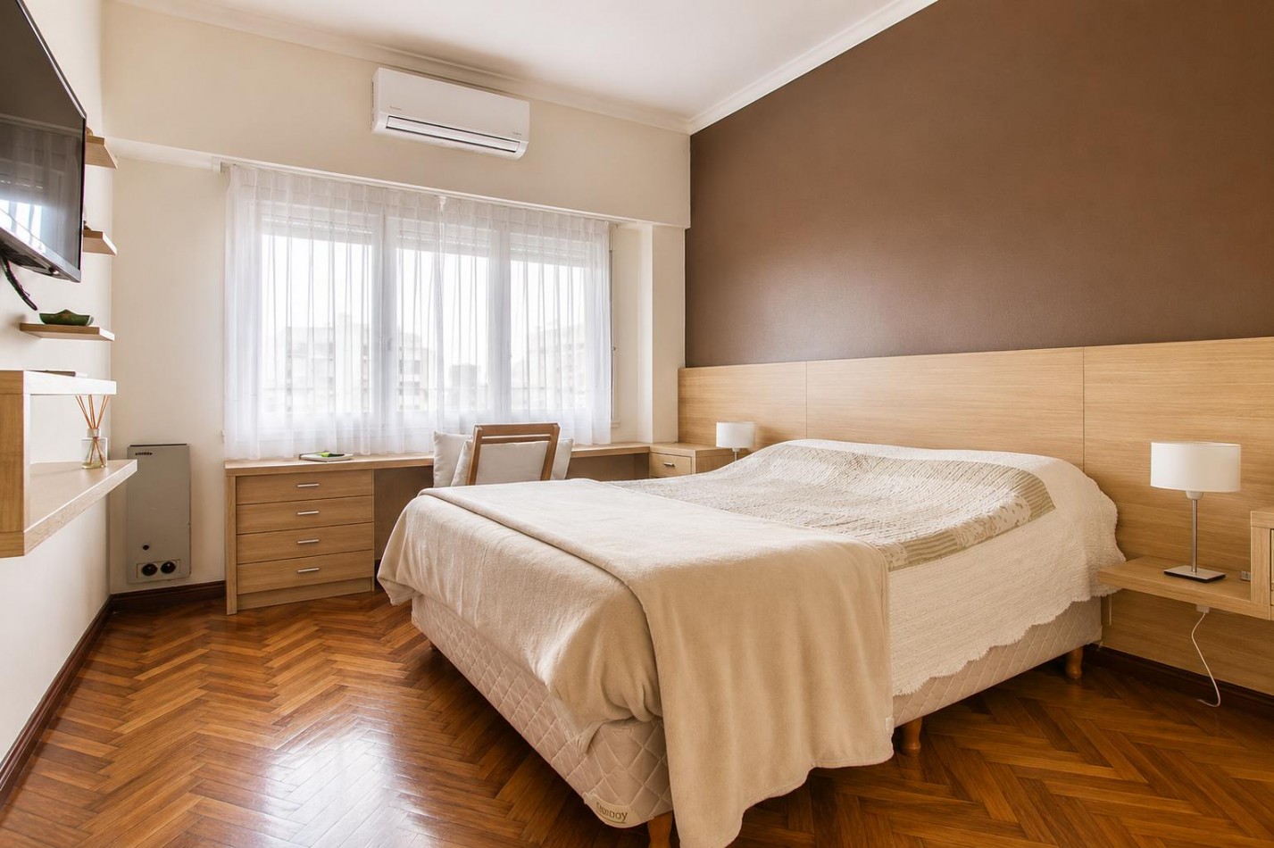 VENTA DEPTO 3 AMBIENTES CON DEPENDENCIA A LA CALLE.