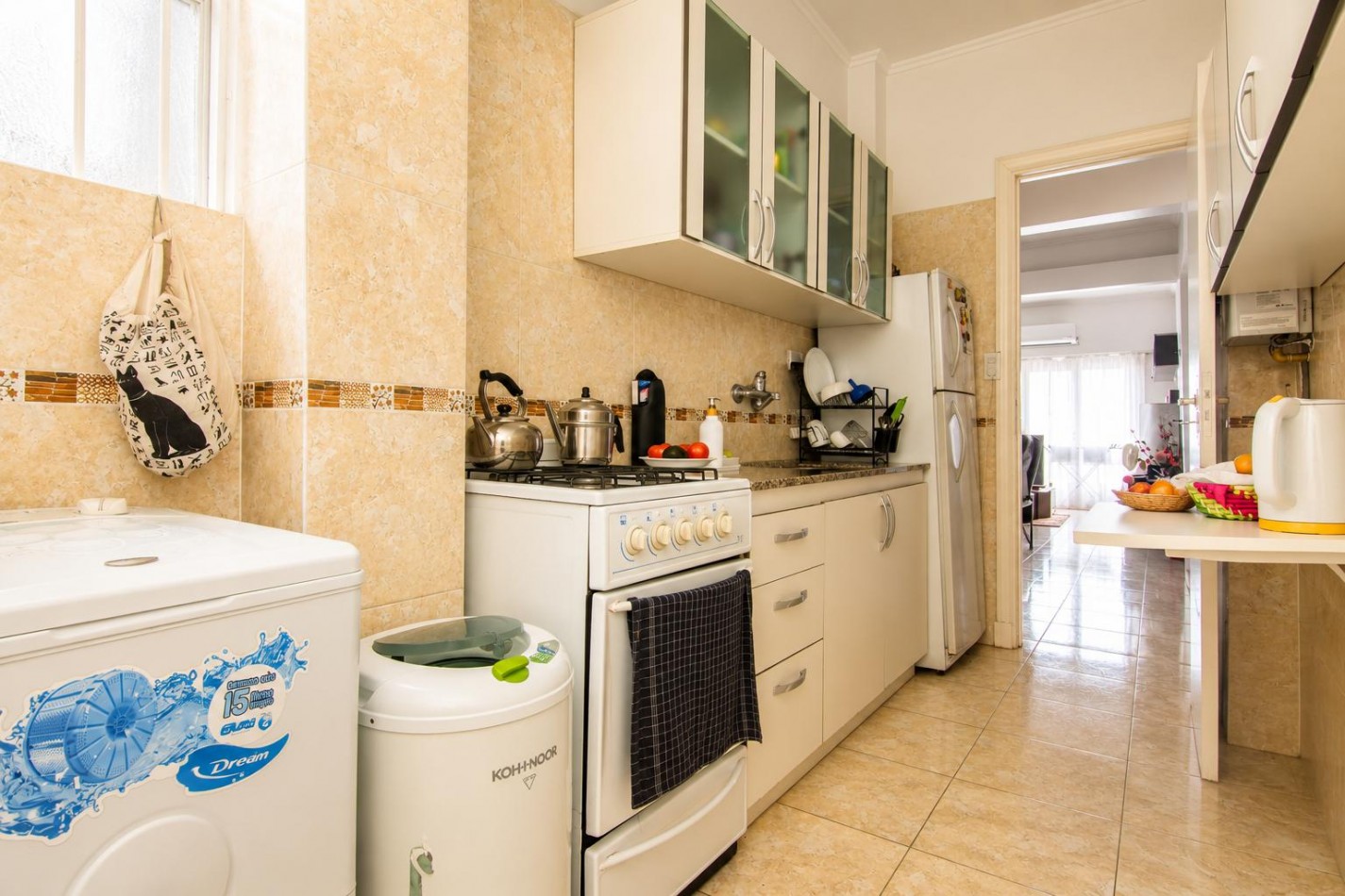 VENTA DEPTO 3 AMBIENTES CON DEPENDENCIA A LA CALLE.