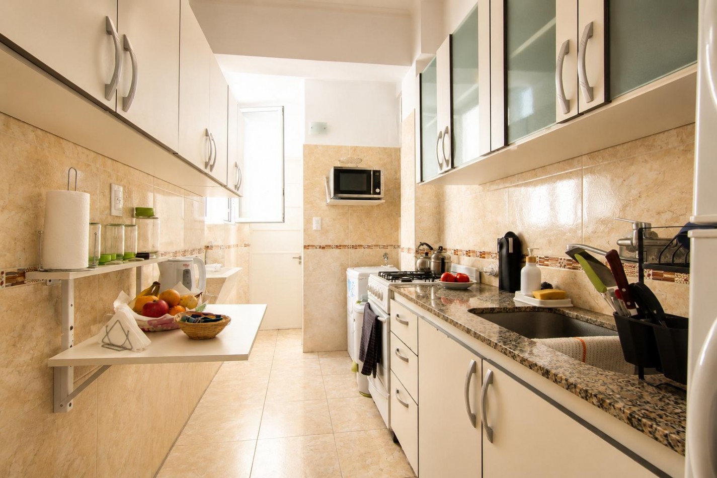 VENTA DEPTO 3 AMBIENTES CON DEPENDENCIA A LA CALLE.