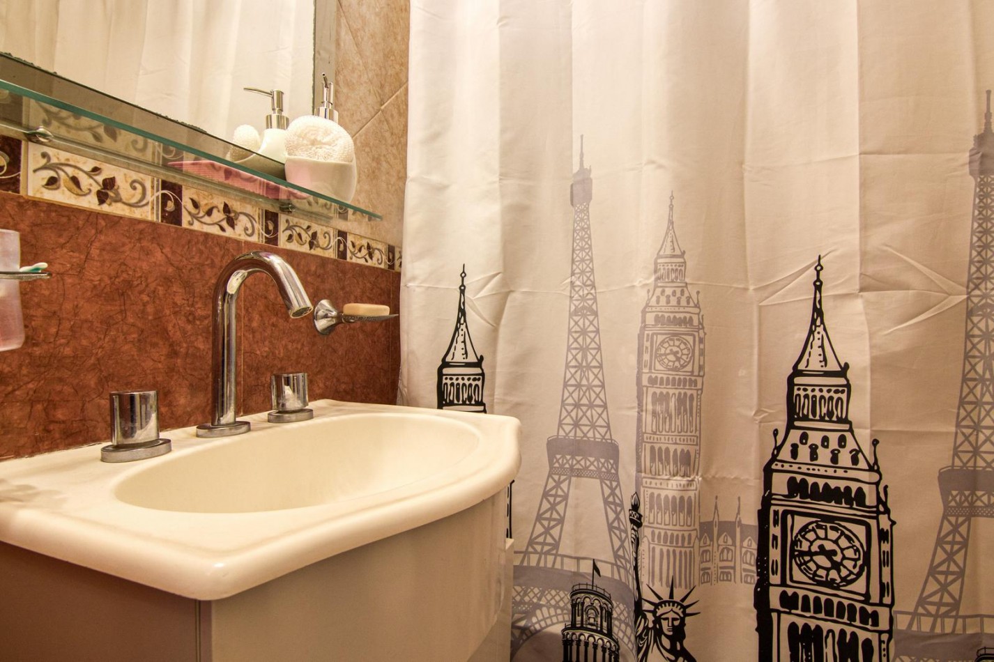 VENTA DEPTO 3 AMBIENTES CON DEPENDENCIA A LA CALLE.
