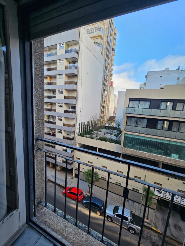 VENTA - MONOAMBIENTE EN ESTADO ORIGINAL A LA CALLE - ZONA ALDREY 